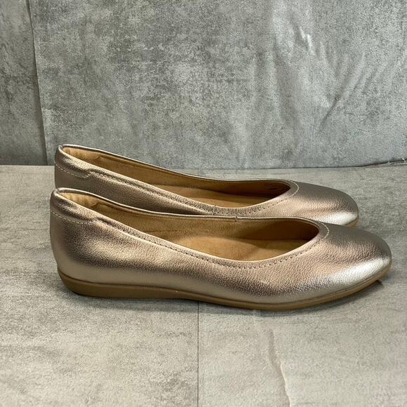 NATURALIZER Women's Warm Silver Metallic Vivienne Almond-Toe Slip-On Flats SZ6.5 - Picture 1 of 11